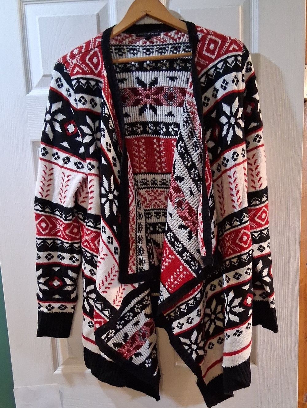 Signature Studio Red, Black & White Patterned Open-Front Cardigan